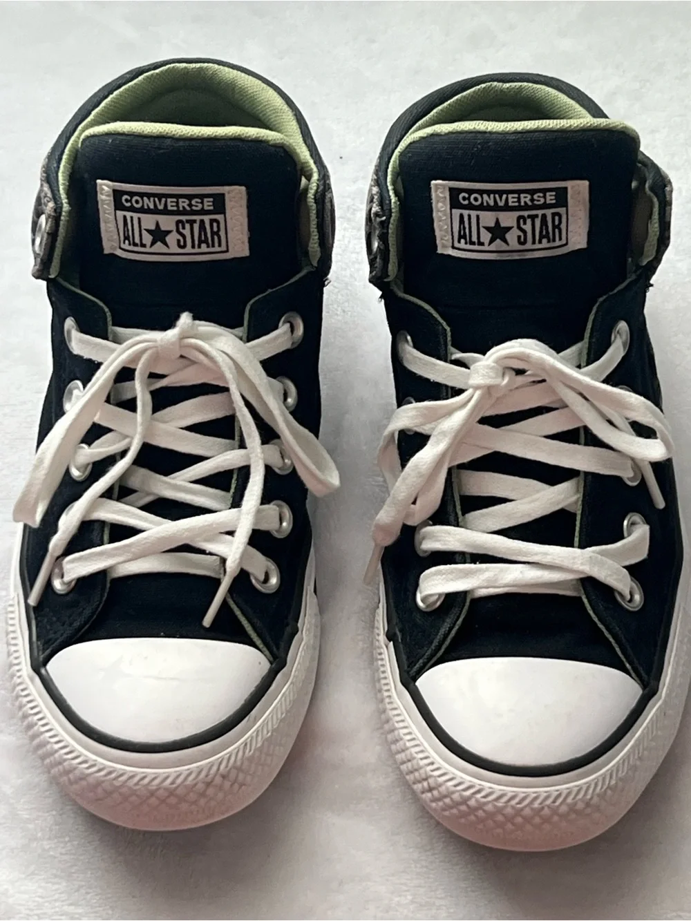 Converse Unisex High Top Sneakers in Black with Green Lining Men’s 5 / Women’s 6